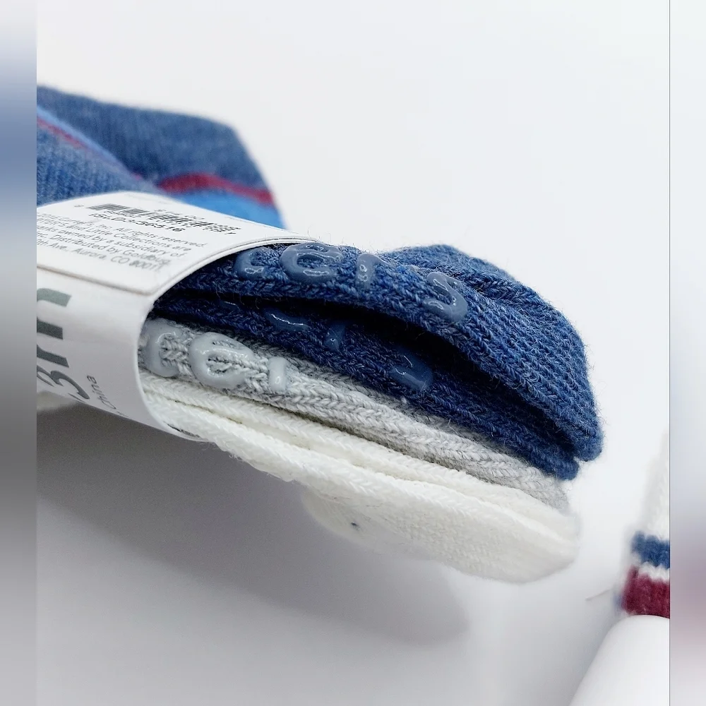 Carter's 3 pack grippy foot baby‎ socks 0-3 months white, gray, blue